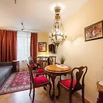 Apartment Downtown Antique By Bookinghost *