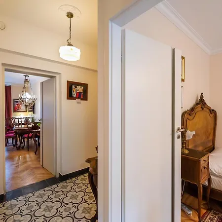 Downtown Antique Apartment Warsaw